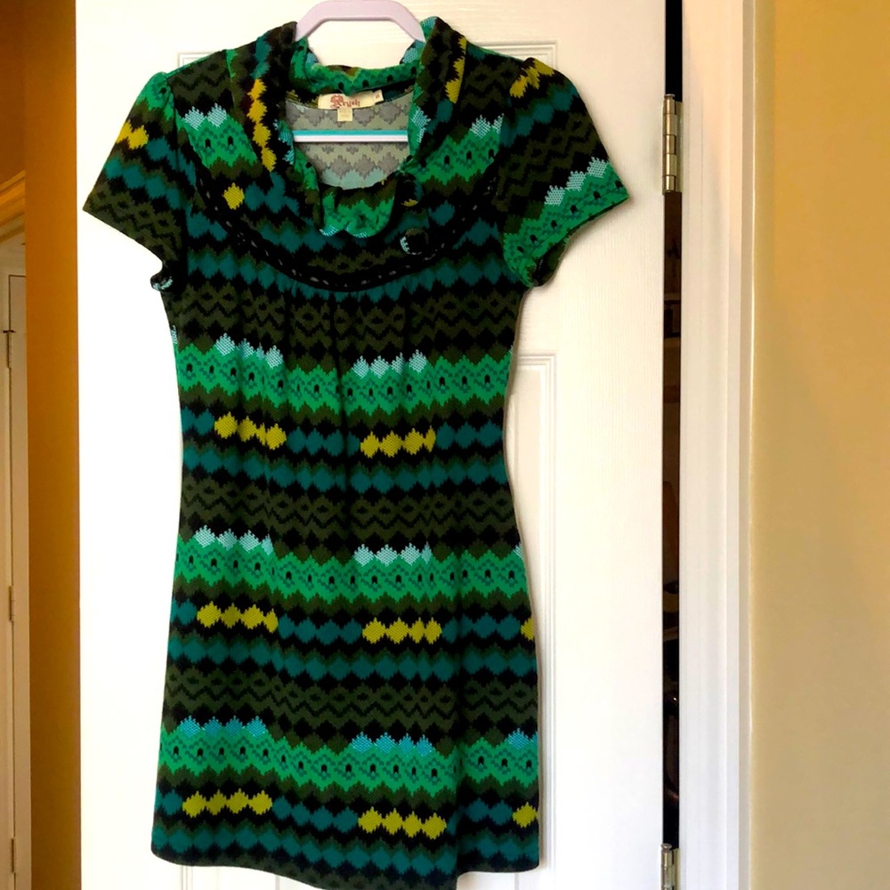 Aryeh Dress, Small, beautiful neckline with 2 buttons